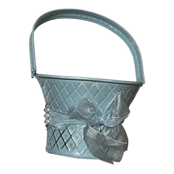 METAL Easter/Cottage Core basket/plant container. - Picture 2 of 7